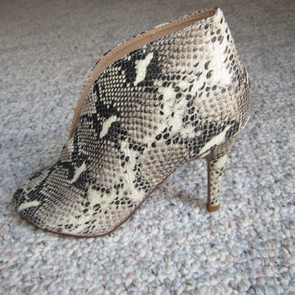 Halogen Rowen Snake Print Peep Toe Bootie - Picture 10 of 14